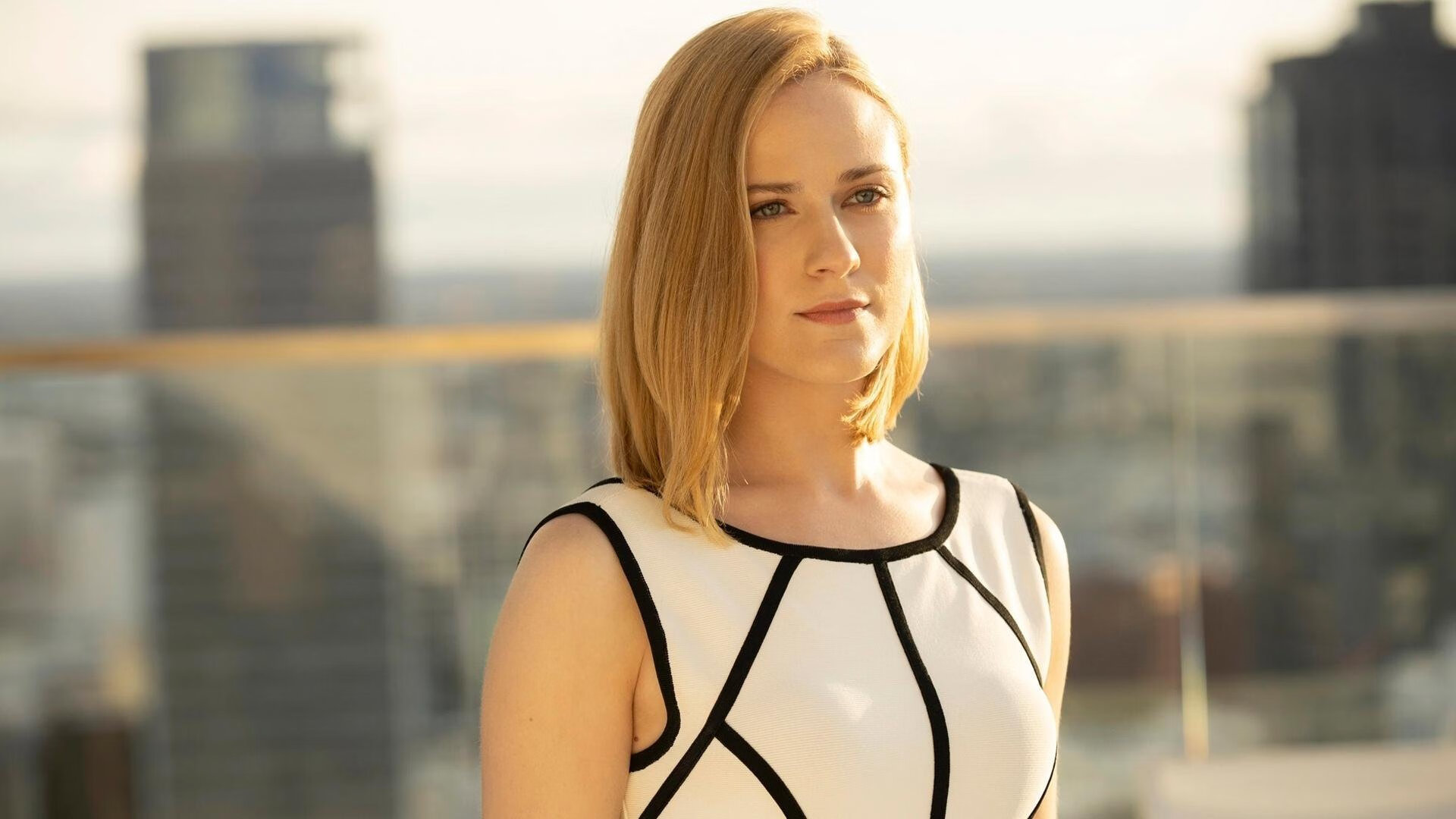 单后腰支点撑起中场框架，单后腰阵型