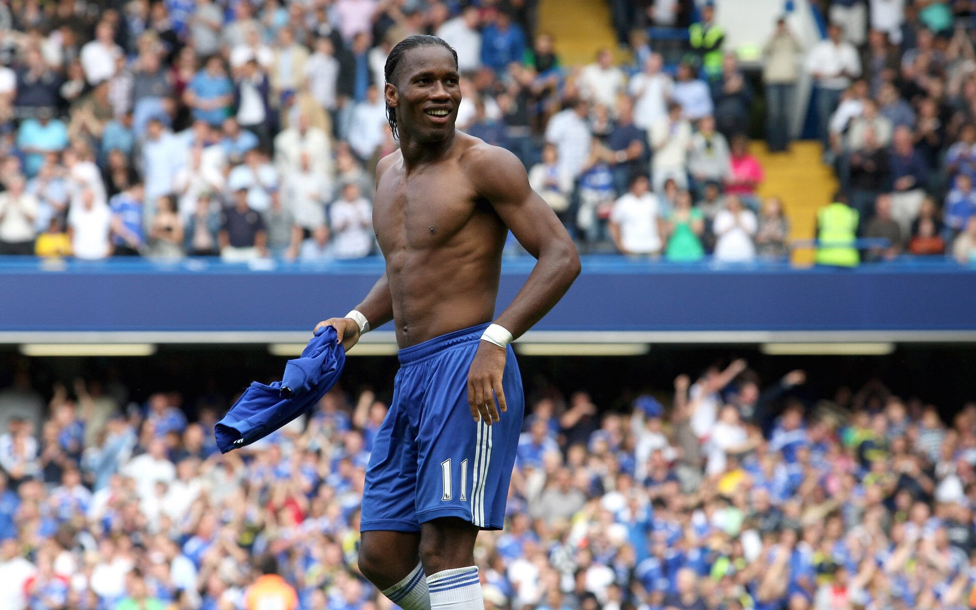 多特蒙德年轻球员敢打敢拼持续创造机会，多特蒙德的年轻球员