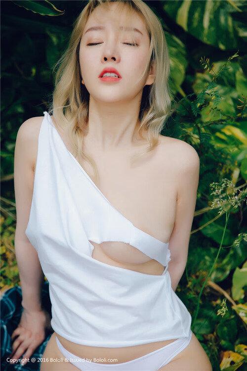 乐鱼体育App下载-张伟丽拼尽全力艰难取胜格斗冠军赛，张伟丽一场比赛格斗能挣多少钱