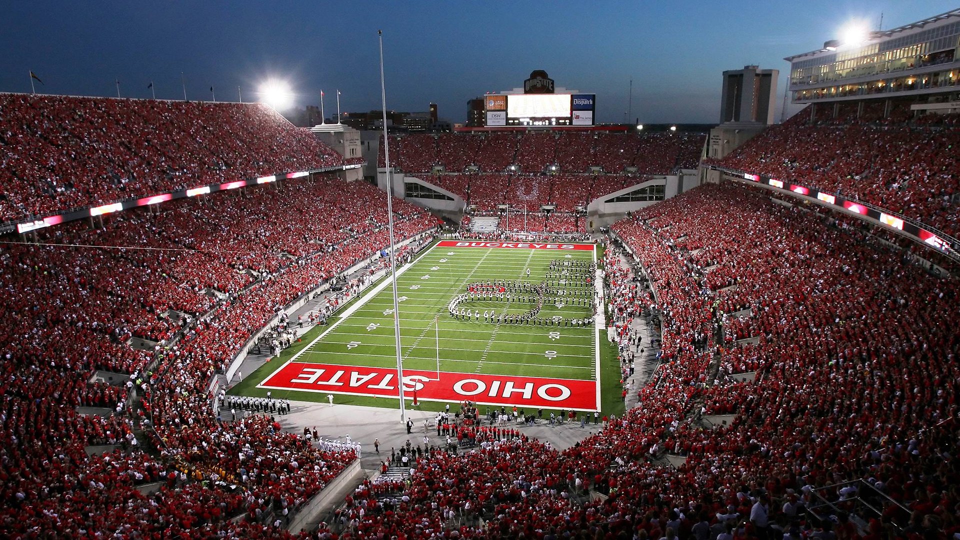 莱昂·马尔尚用坚韧精神征服赛场挑战，豪尔赫·莱昂马丁内斯